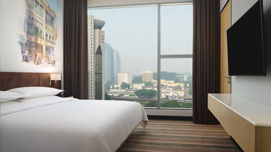 Four Points by Sheraton Chinatown Suite