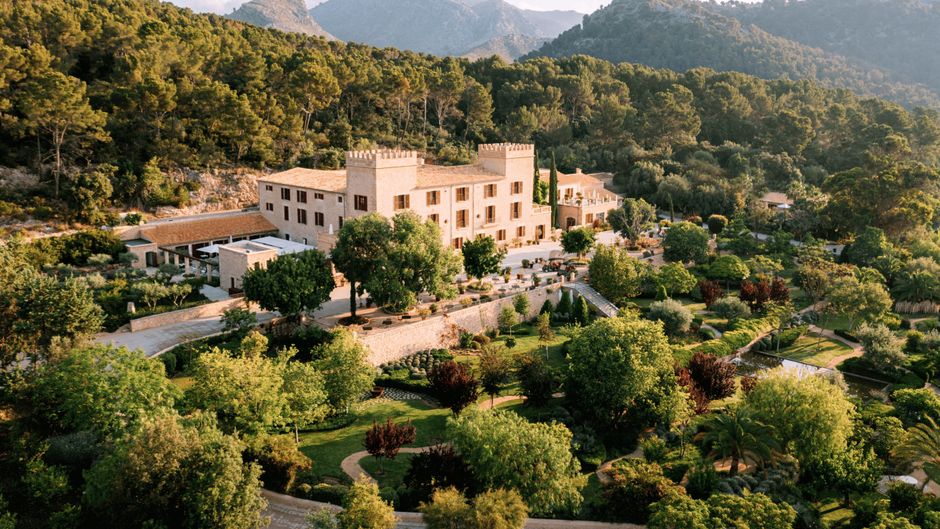 Castell Son Claret Exterior