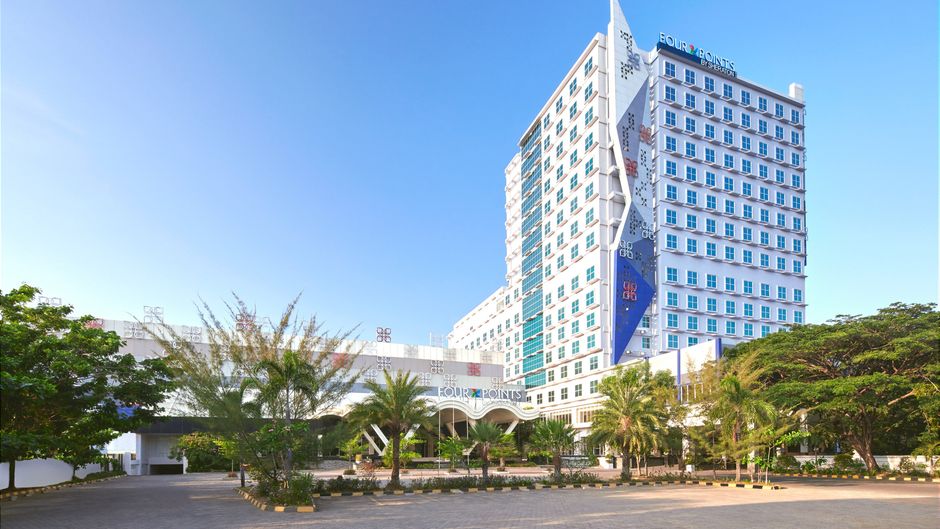 Four Points by Sheraton Makassar Exterior