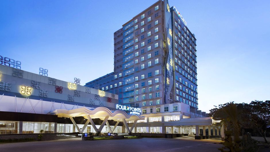 Four Points by Sheraton Makassar Exterior