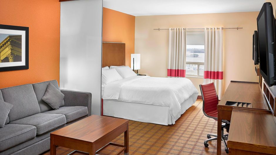Four Points by Sheraton Edmonton Gateway Room