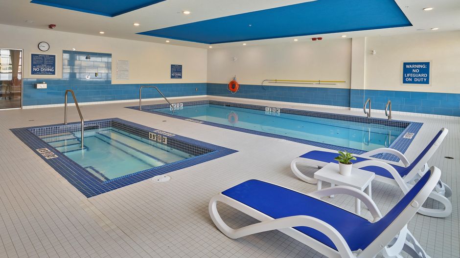 Four Points by Sheraton Edmonton West Pool
