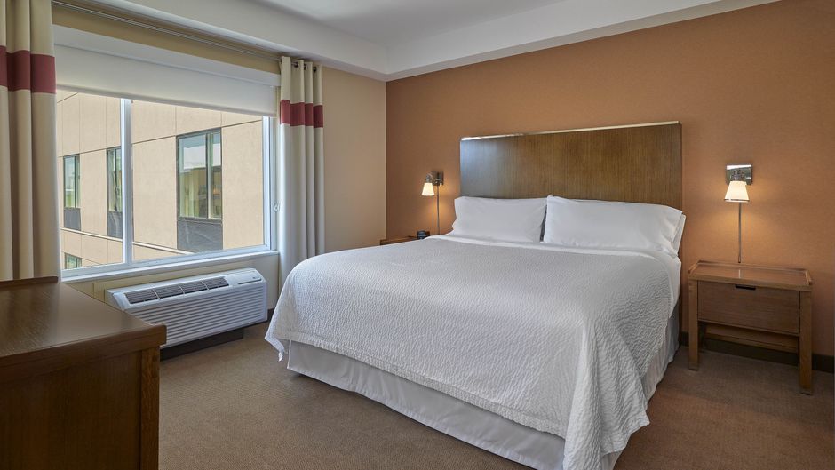 Four Points by Sheraton Sherwood Park Room