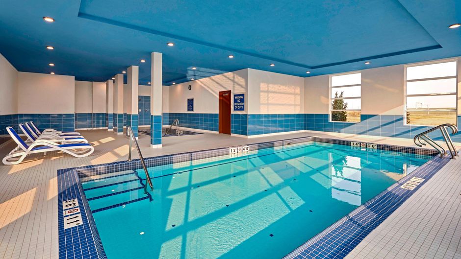 Four Points by Sheraton Sherwood Park Pool