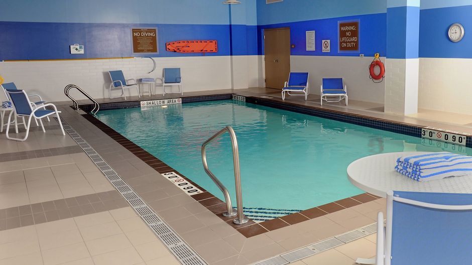Four Points by Sheraton Cambridge Pool