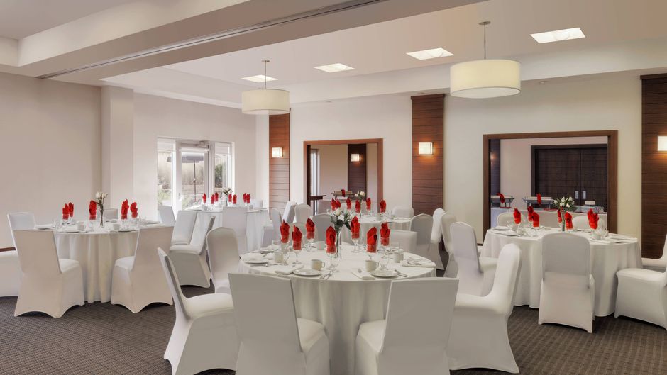 Four Points by Sheraton Cambridge Meeting
