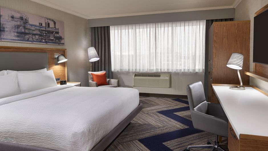 Four Points by Sheraton Windsor Downtown Room