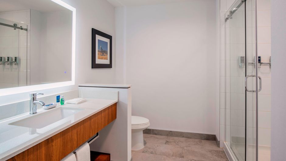 Four Points by Sheraton Grande Prairie Room