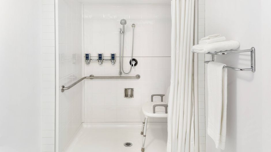 Four Points by Sheraton Surrey Room