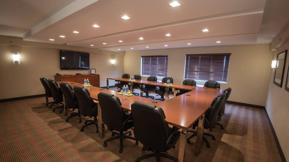 Four Points by Sheraton Winnipeg South Meeting