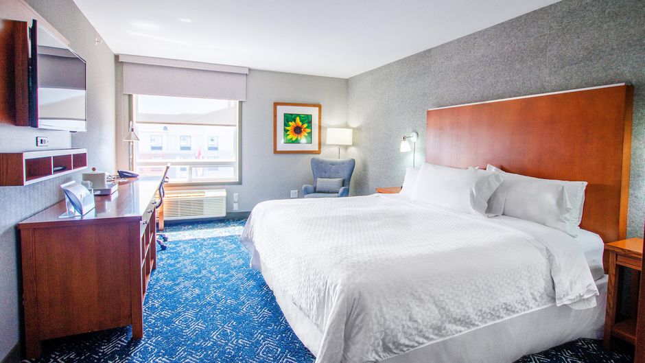 Four Points by Sheraton Saskatoon Room