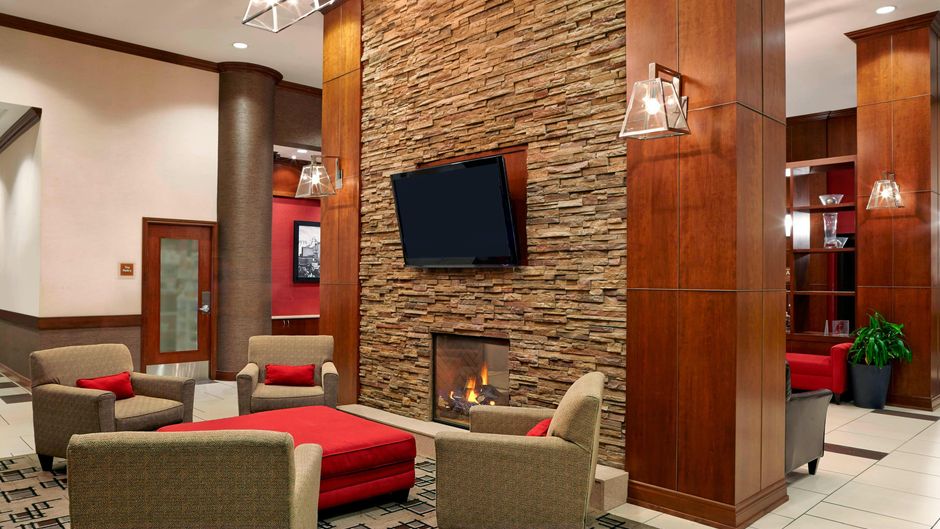 Four Points by Sheraton Calgary Airport Lobby