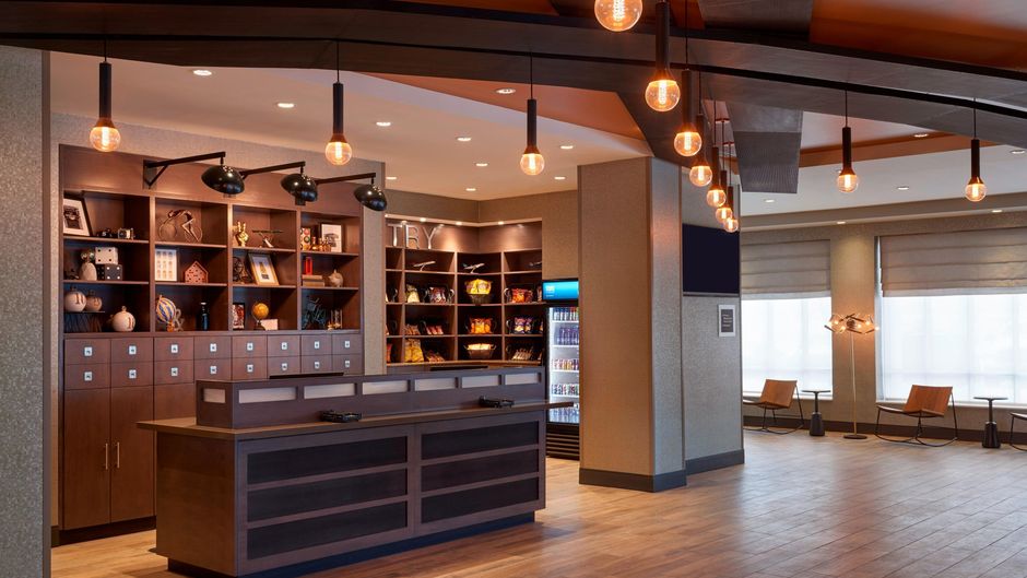 Four Points by Sheraton Toronto Airpt E Lobby