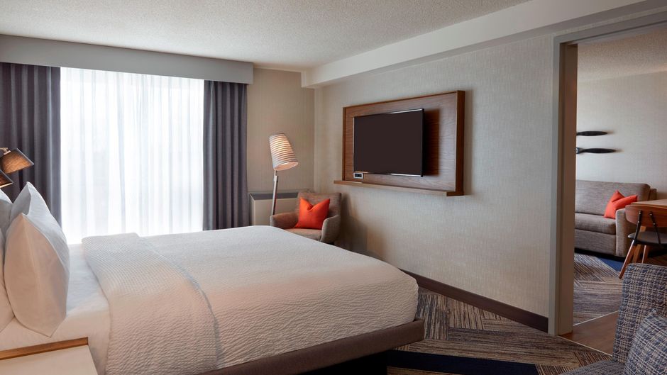 Four Points by Sheraton Toronto Airpt E Suite