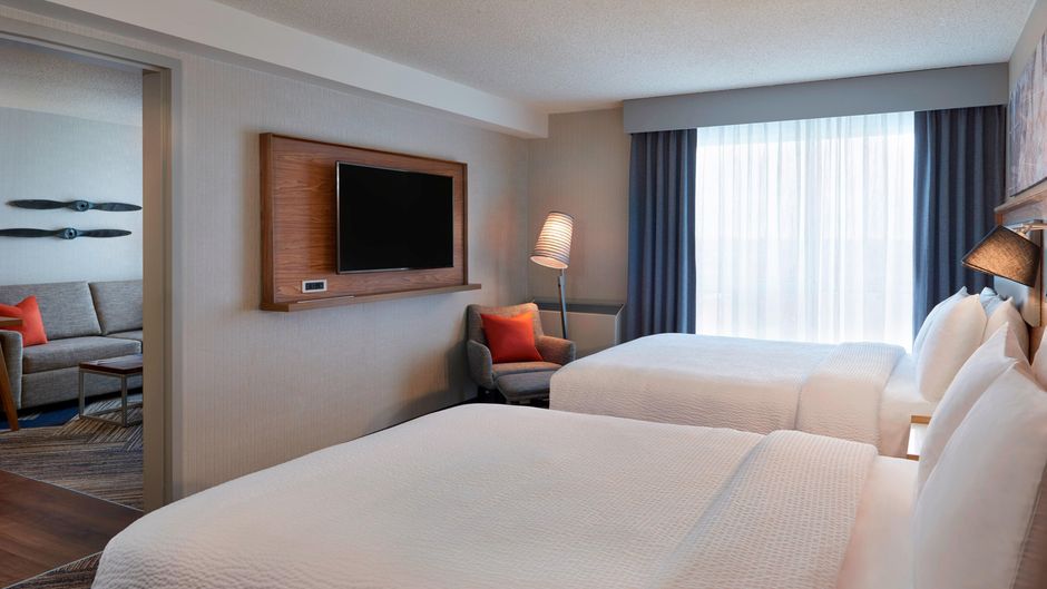 Four Points by Sheraton Toronto Airpt E Suite