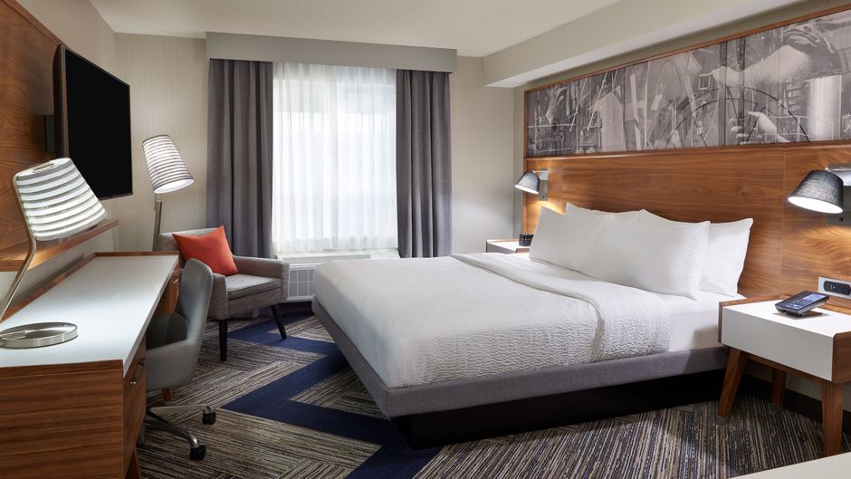 Four Points by Sheraton Vaughan Room