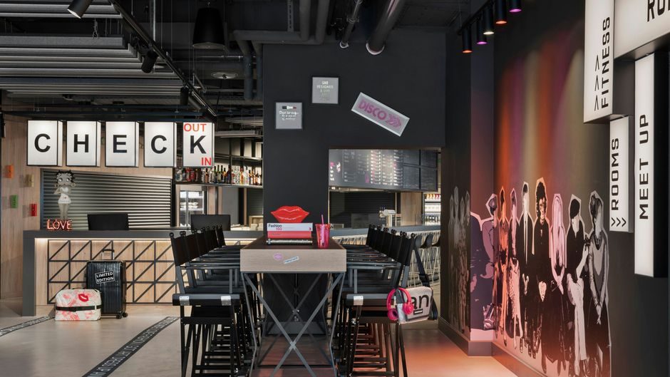 Moxy Duesseldorf City Lobby