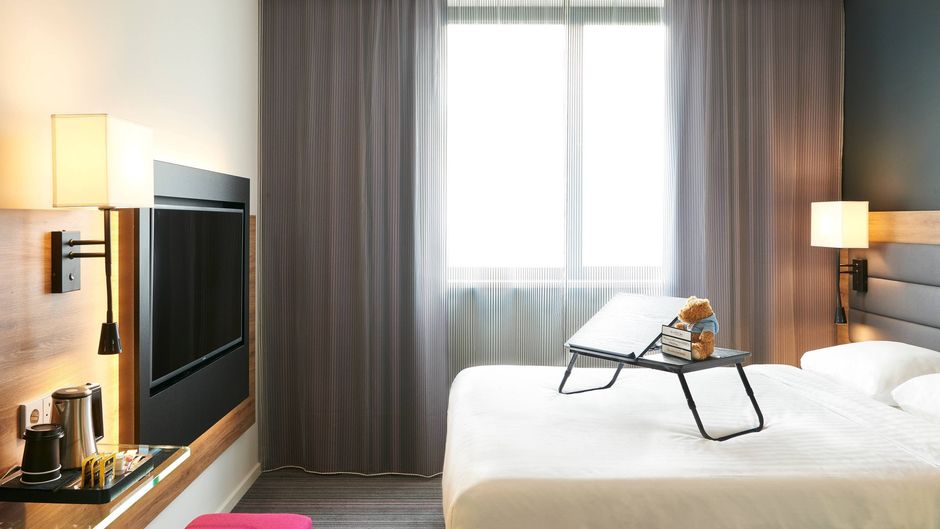Moxy Edinburgh Airport Room
