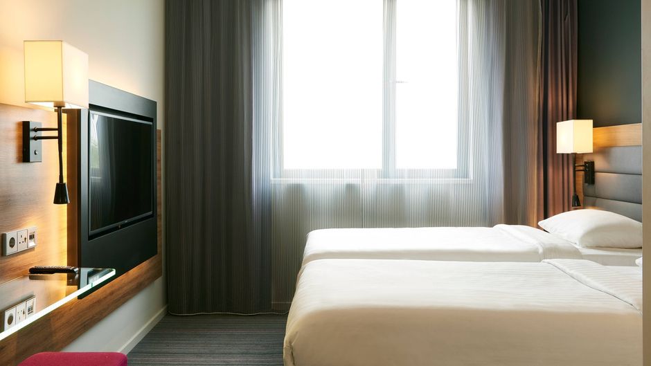 Moxy Edinburgh Airport Room