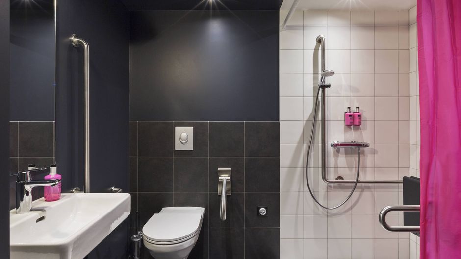 Moxy Lausanne Flon Room