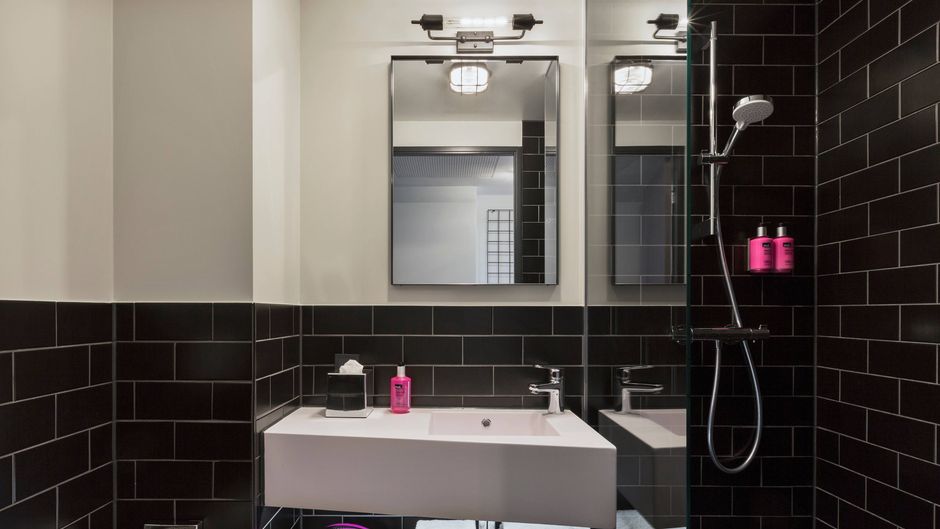 Moxy Frankfurt Airport Kelsterbach Room