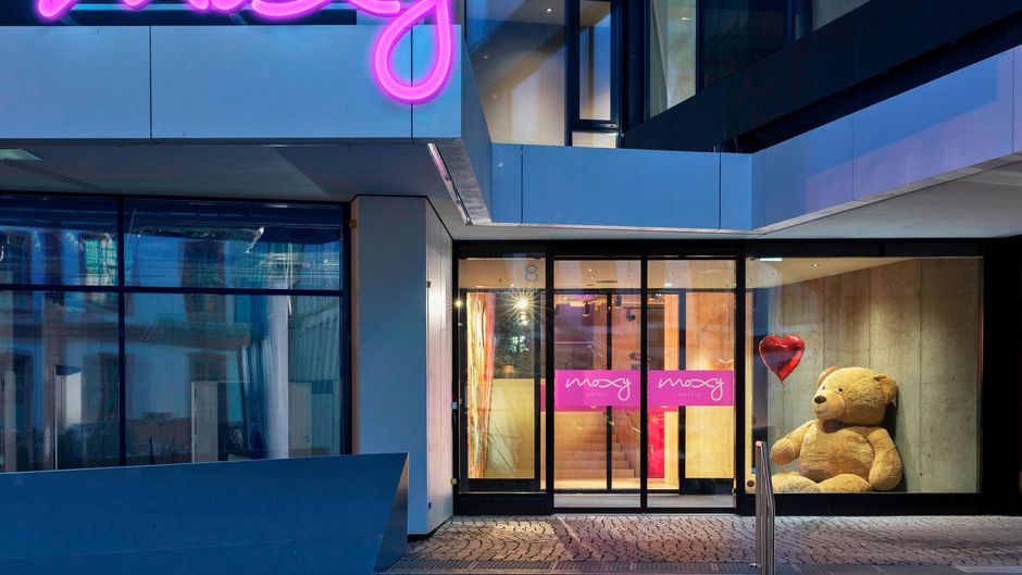 Moxy Frankfurt City Center Exterior
