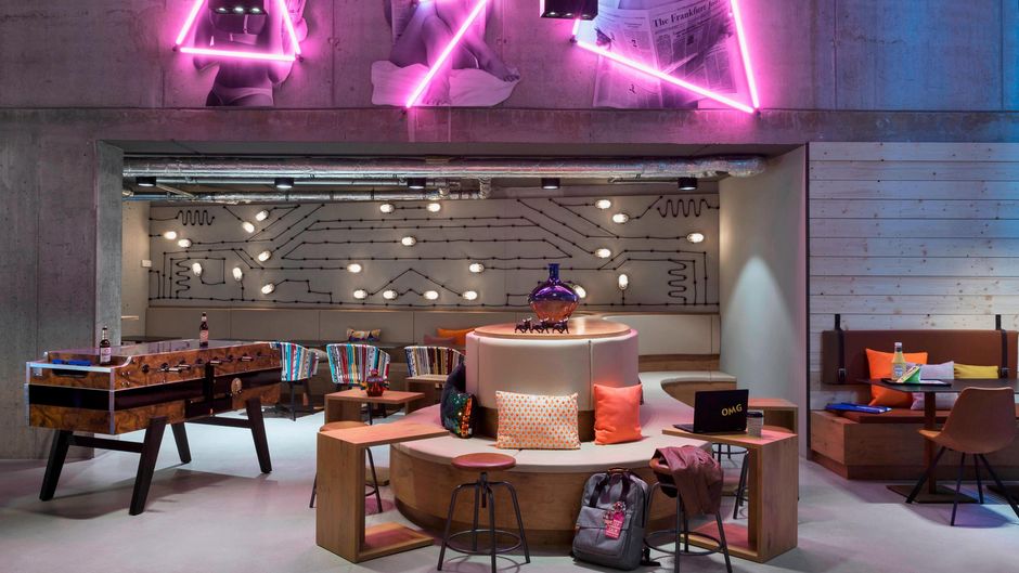 Moxy Frankfurt City Center Room