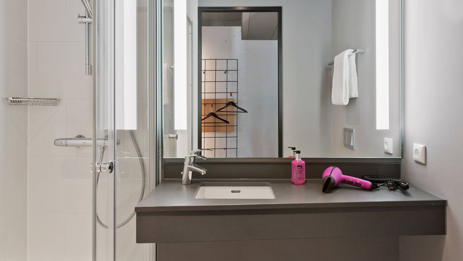 Moxy Frankfurt City Center Room