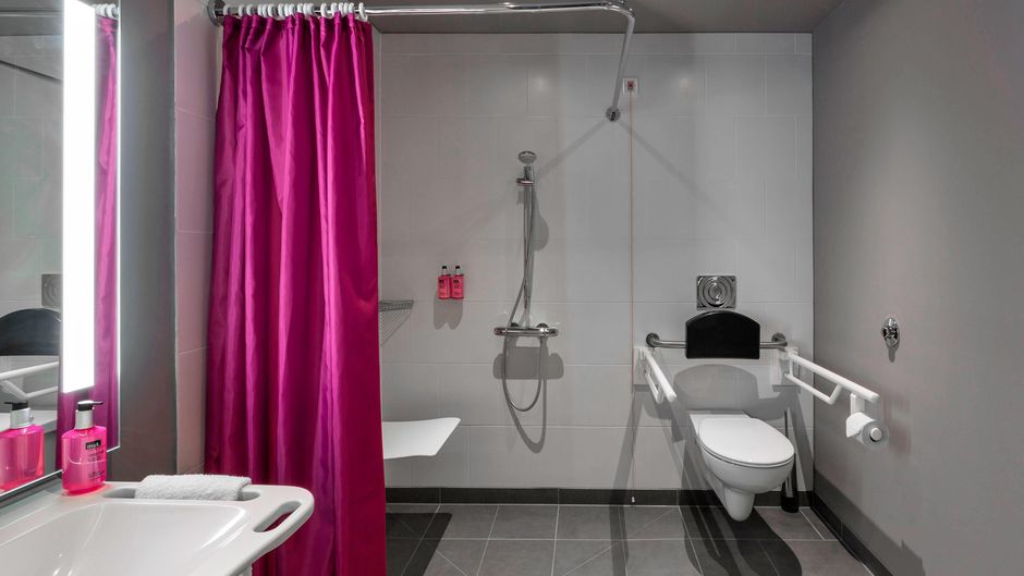 Moxy Frankfurt City Center Room