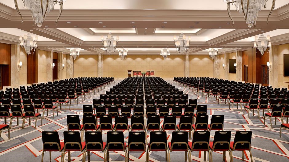 Sheraton Oman Hotel Meeting