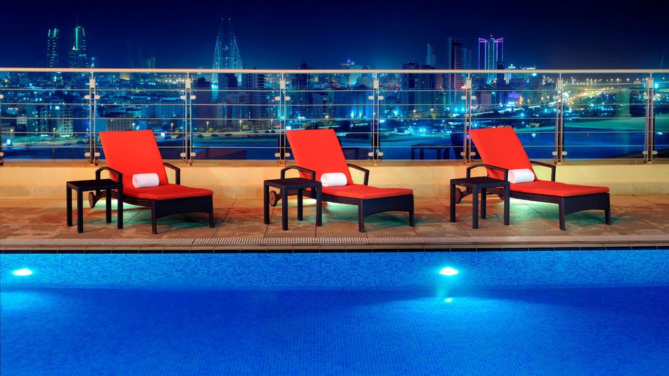 Marriott Exec Apts Manama Pool