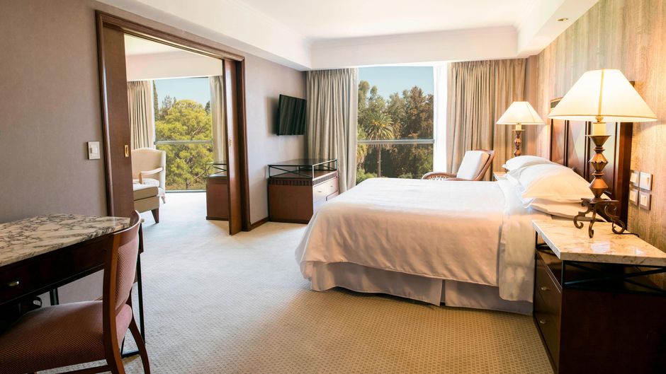 Sheraton Pilar Hotel & Convention Center Suite