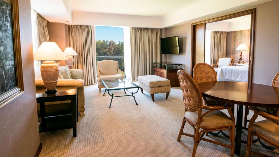 Sheraton Pilar Hotel & Convention Center Suite