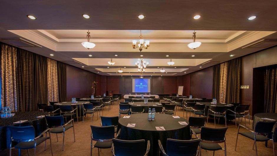 Protea Hotel Courtyard Meeting