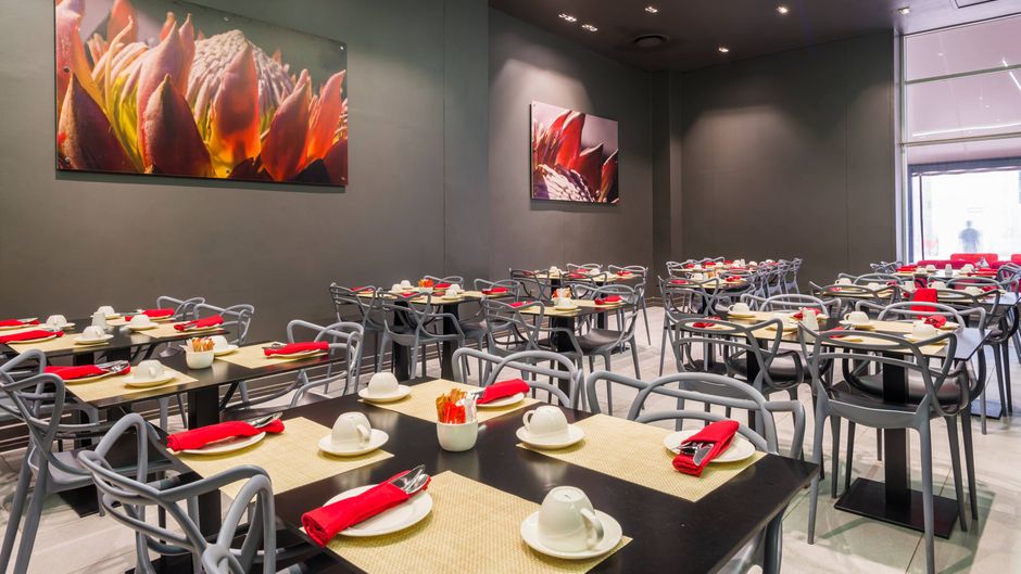Protea Hotel Gaborone Masa Square Restaurant