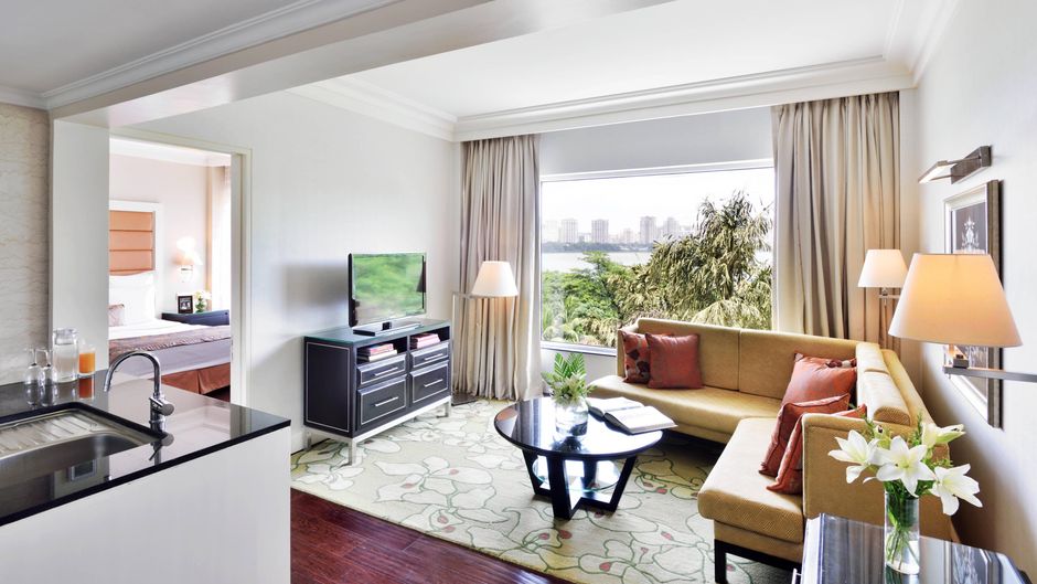 Lakeside Chalet-Marriott Executive Apts Room