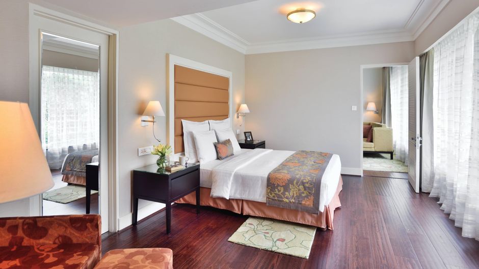 Lakeside Chalet-Marriott Executive Apts Room