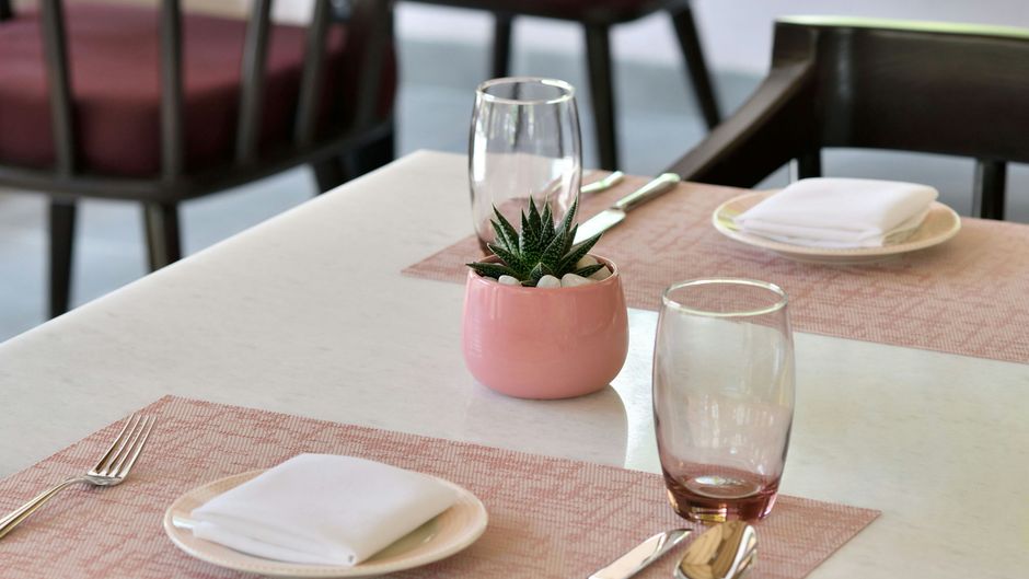 Mulberry Shades, A Tribute Portfolio Res Restaurant