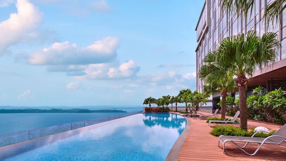 Batam Marriott Hotel Harbour Bay Pool