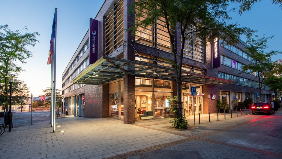 Premier Inn Essen City Hotel Exterior