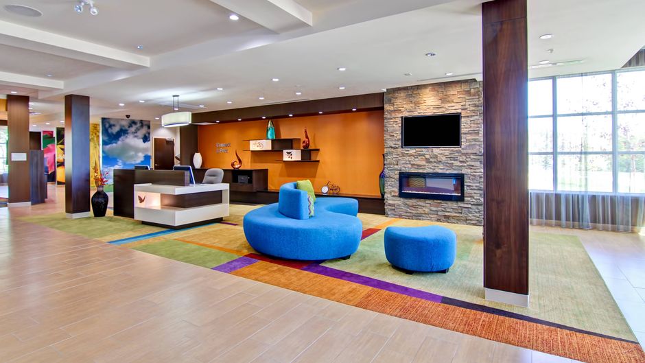Fairfield Inn & Suites Kamloops Lobby