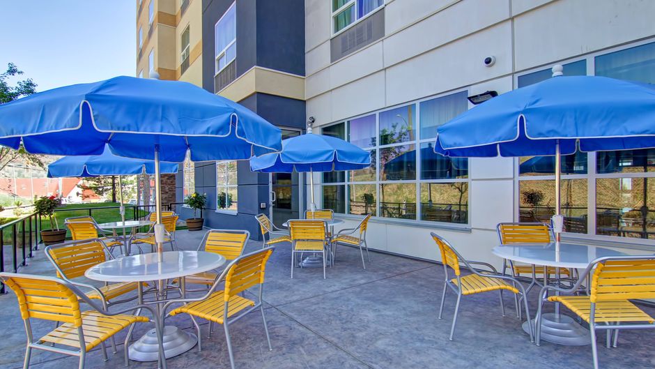 Fairfield Inn & Suites Kamloops Exterior