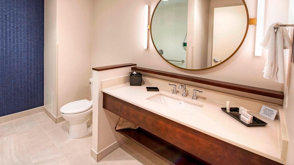 Fairfield Inn & Suites Ottawa Airport Room