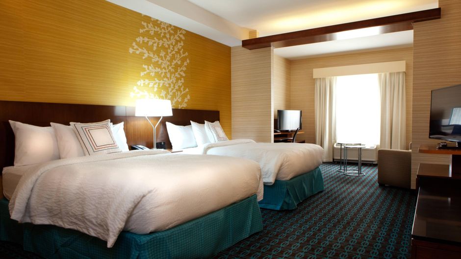 Fairfield Inn & Suites Lethbridge Room