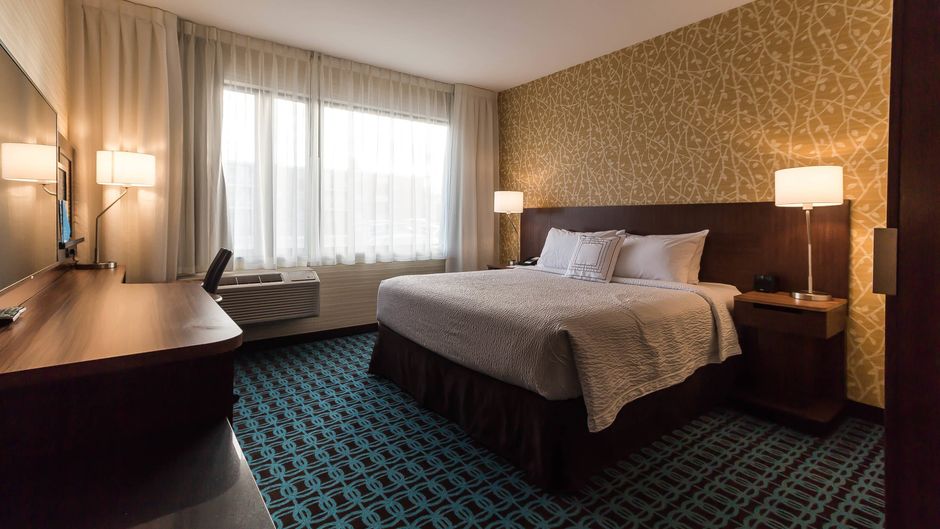 Fairfield Inn & Suites Regina Room