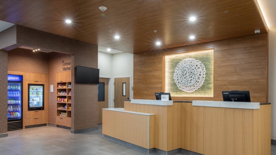 Fairfield Inn & Suites Salmon Arm Lobby