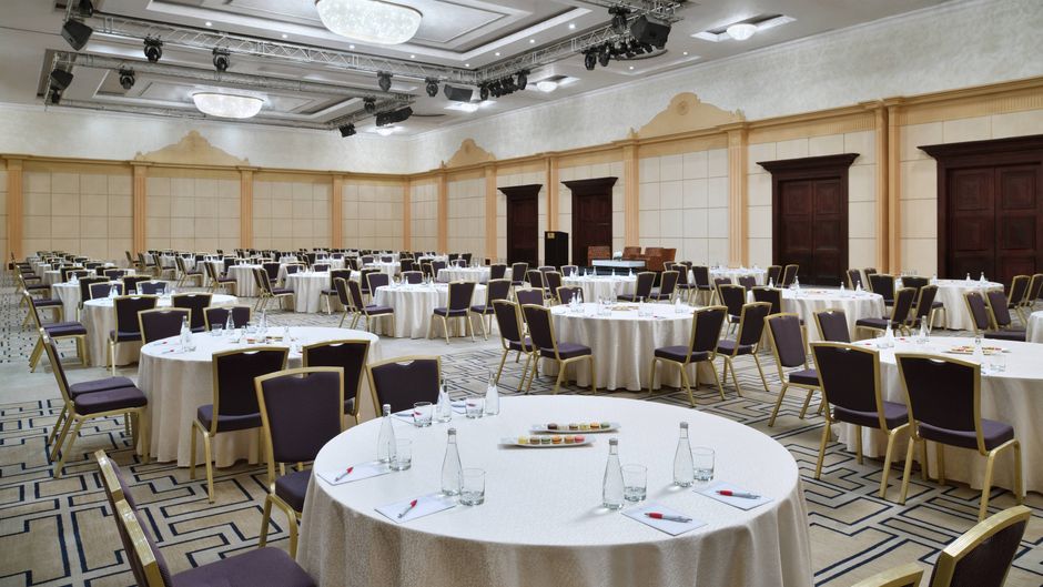 Riyadh Marriott Hotel Meeting