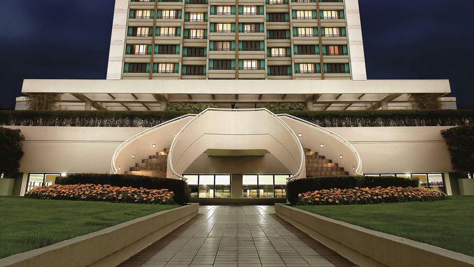 The Ritz-Carlton, Shanghai Exterior