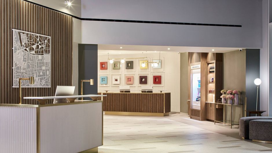 London Marriott Hotel Kensington Lobby