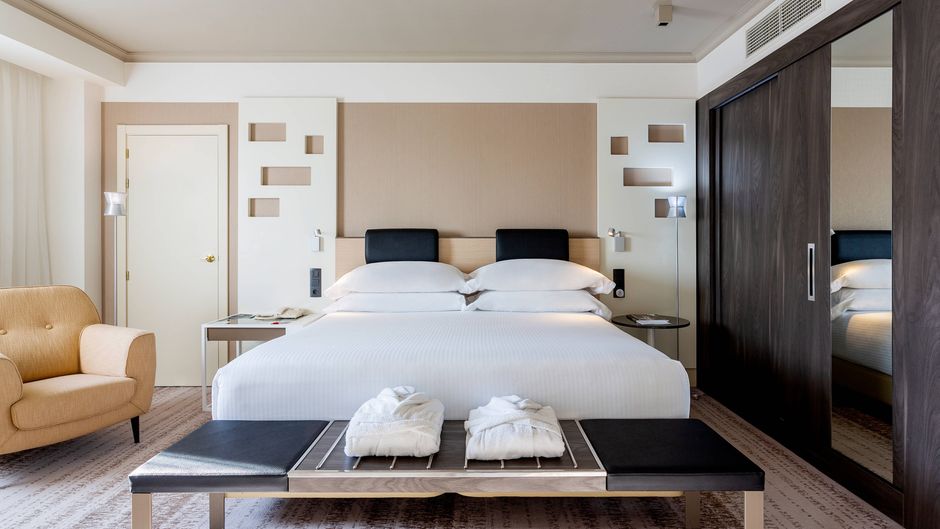 Marriott Auditorium Hotel & Conf Center Suite
